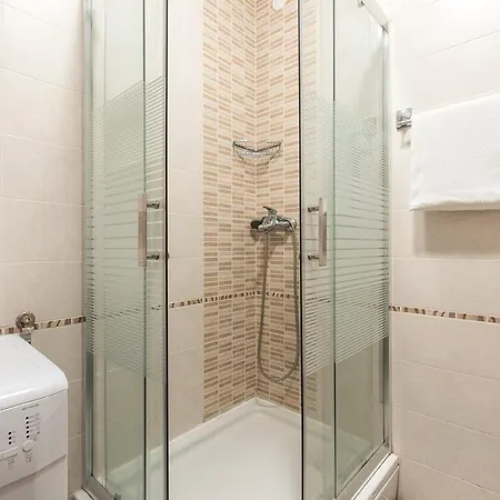 Two-bedroom 1 * لوفغان