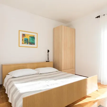 Two-bedroom 1 * لوفغان