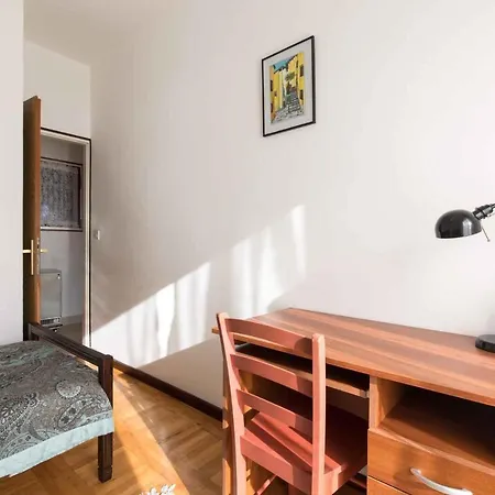 Two-bedroom 1 شقة